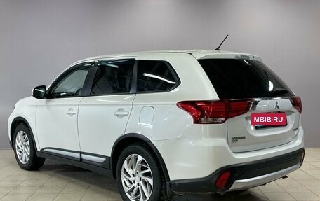 Mitsubishi Outlander III рестайлинг 3, 2015 год, 1 330 000 рублей, 5 фотография