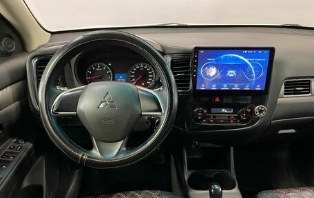 Mitsubishi Outlander III рестайлинг 3, 2015 год, 1 330 000 рублей, 11 фотография