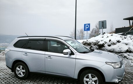 Mitsubishi Outlander III рестайлинг 3, 2012 год, 1 730 000 рублей, 4 фотография