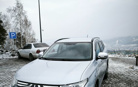 Mitsubishi Outlander III рестайлинг 3, 2012 год, 1 730 000 рублей, 2 фотография