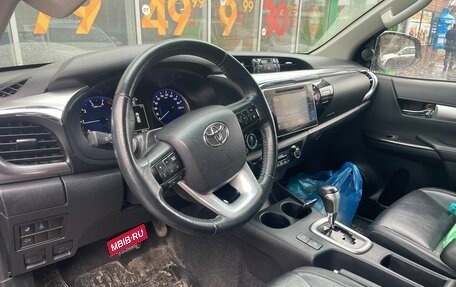 Toyota Hilux VIII, 2017 год, 3 100 000 рублей, 6 фотография