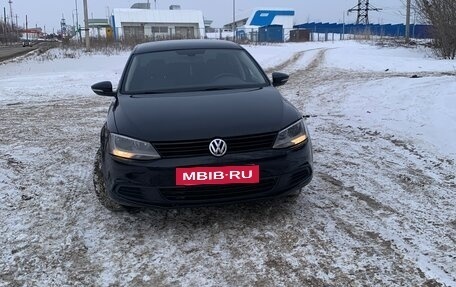 Volkswagen Jetta VI, 2013 год, 1 000 000 рублей, 3 фотография