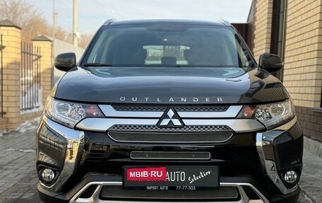 Mitsubishi Outlander III рестайлинг 3, 2020 год, 2 999 900 рублей, 2 фотография