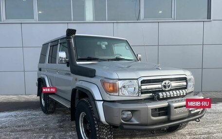 Toyota Land Cruiser 70, 2012 год, 3 800 000 рублей, 3 фотография