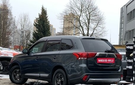 Mitsubishi Outlander III рестайлинг 3, 2015 год, 1 749 000 рублей, 4 фотография