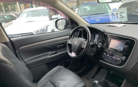 Mitsubishi Outlander III рестайлинг 3, 2015 год, 1 749 000 рублей, 9 фотография