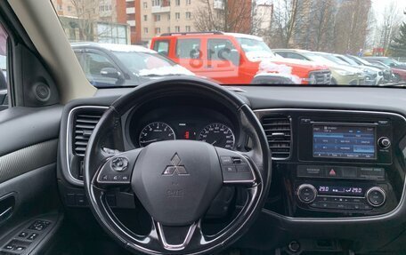 Mitsubishi Outlander III рестайлинг 3, 2015 год, 1 749 000 рублей, 8 фотография