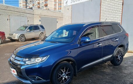 Mitsubishi Outlander III рестайлинг 3, 2015 год, 1 555 000 рублей, 4 фотография