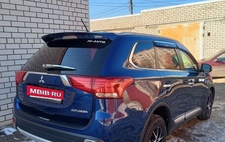 Mitsubishi Outlander III рестайлинг 3, 2015 год, 1 555 000 рублей, 3 фотография