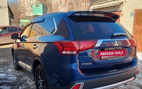 Mitsubishi Outlander III рестайлинг 3, 2015 год, 1 555 000 рублей, 18 фотография