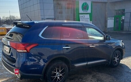 Mitsubishi Outlander III рестайлинг 3, 2015 год, 1 555 000 рублей, 17 фотография