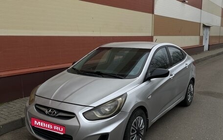 Hyundai Solaris II рестайлинг, 2013 год, 410 000 рублей, 2 фотография