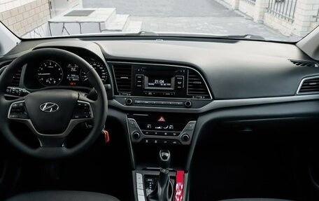 Hyundai Elantra VI рестайлинг, 2018 год, 1 530 рублей, 2 фотография