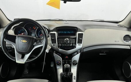 Chevrolet Cruze II, 2011 год, 700 000 рублей, 9 фотография