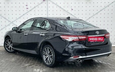 Toyota Camry, 2023 год, 3 820 000 рублей, 5 фотография