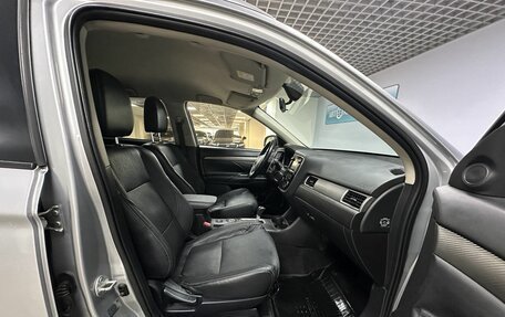 Mitsubishi Outlander III рестайлинг 3, 2014 год, 1 788 000 рублей, 10 фотография