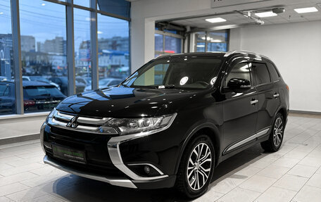 Mitsubishi Outlander III рестайлинг 3, 2018 год, 1 874 000 рублей, 1 фотография