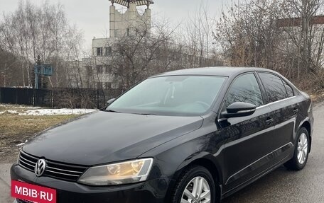 Volkswagen Jetta VI, 2013 год, 1 270 000 рублей, 2 фотография