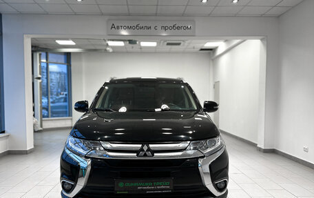 Mitsubishi Outlander III рестайлинг 3, 2018 год, 1 874 000 рублей, 2 фотография