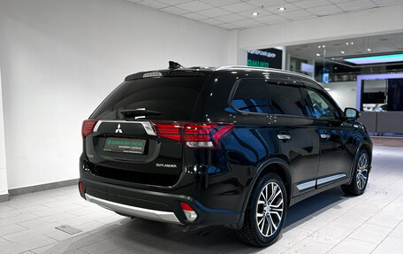 Mitsubishi Outlander III рестайлинг 3, 2018 год, 1 874 000 рублей, 6 фотография