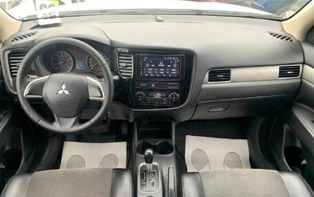 Mitsubishi Outlander III рестайлинг 3, 2012 год, 1 199 000 рублей, 8 фотография