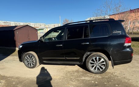 Toyota Land Cruiser 200, 2017 год, 7 700 000 рублей, 2 фотография