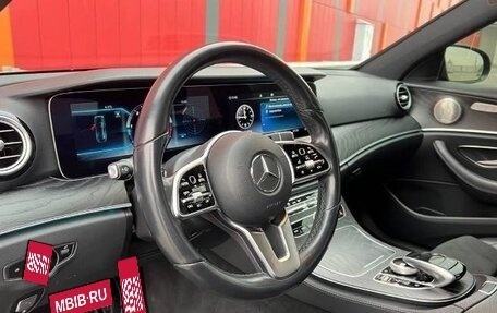 Mercedes-Benz E-Класс, 2019 год, 2 700 000 рублей, 2 фотография