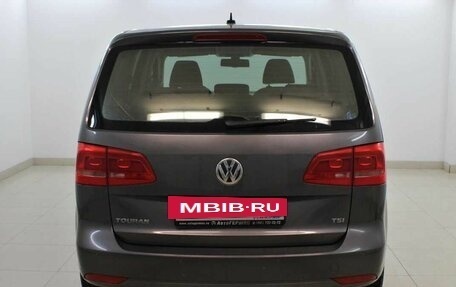 Volkswagen Touran III, 2010 год, 970 000 рублей, 3 фотография