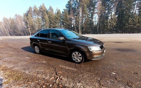 Volkswagen Jetta VI, 2011 год, 990 000 рублей, 2 фотография