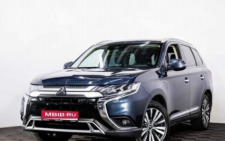 Mitsubishi Outlander III рестайлинг 3, 2019 год, 2 835 000 рублей, 1 фотография