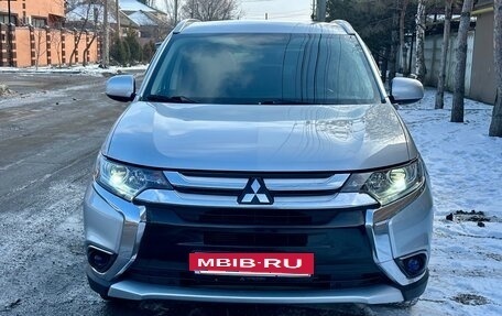 Mitsubishi Outlander III рестайлинг 3, 2015 год, 2 050 000 рублей, 7 фотография