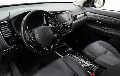 Mitsubishi Outlander III рестайлинг 3, 2019 год, 2 835 000 рублей, 8 фотография