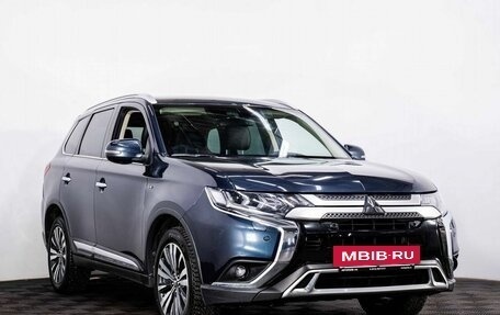 Mitsubishi Outlander III рестайлинг 3, 2019 год, 2 835 000 рублей, 3 фотография