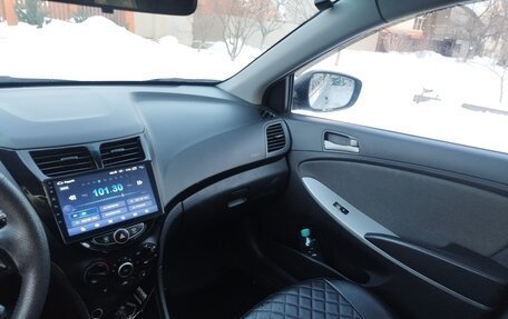 Hyundai Solaris II рестайлинг, 2013 год, 895 000 рублей, 5 фотография