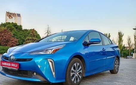 Toyota Prius IV XW50, 2019 год, 2 117 000 рублей, 2 фотография