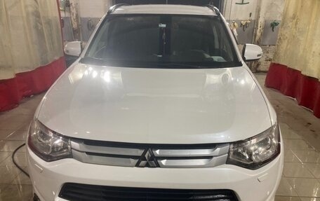 Mitsubishi Outlander III рестайлинг 3, 2012 год, 1 100 000 рублей, 1 фотография