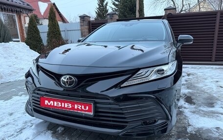 Toyota Camry, 2021 год, 3 280 000 рублей, 1 фотография