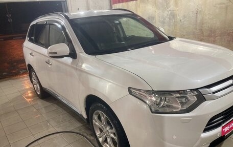 Mitsubishi Outlander III рестайлинг 3, 2012 год, 1 100 000 рублей, 3 фотография