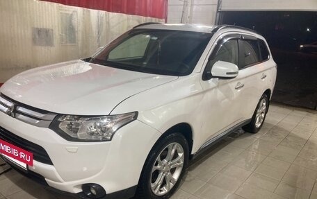 Mitsubishi Outlander III рестайлинг 3, 2012 год, 1 100 000 рублей, 2 фотография