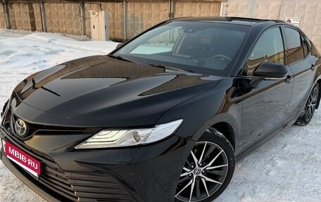 Toyota Camry, 2021 год, 3 280 000 рублей, 2 фотография