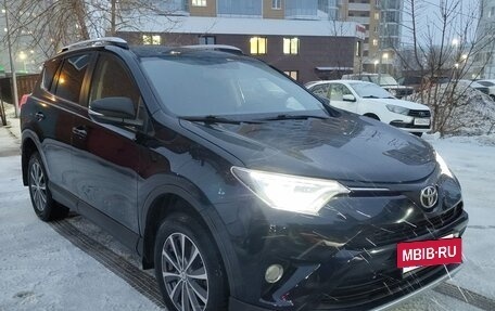 Toyota RAV4, 2018 год, 2 290 000 рублей, 2 фотография