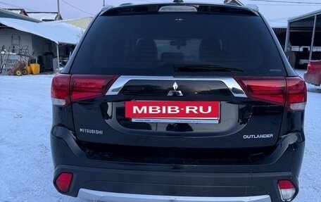 Mitsubishi Outlander III рестайлинг 3, 2017 год, 2 000 000 рублей, 2 фотография