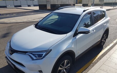 Toyota RAV4, 2019 год, 2 800 000 рублей, 2 фотография