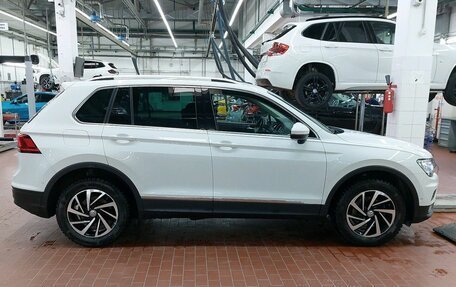 Volkswagen Tiguan II, 2018 год, 2 127 000 рублей, 4 фотография