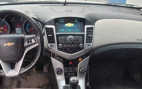 Chevrolet Cruze II, 2011 год, 950 000 рублей, 9 фотография