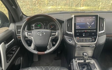 Toyota Land Cruiser 200, 2017 год, 6 300 000 рублей, 6 фотография