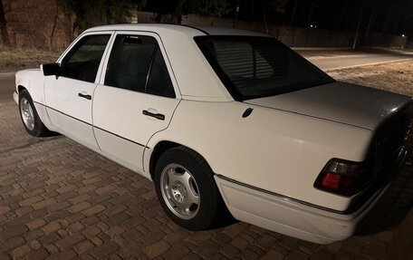 Mercedes-Benz E-Класс, 1994 год, 1 745 000 рублей, 3 фотография