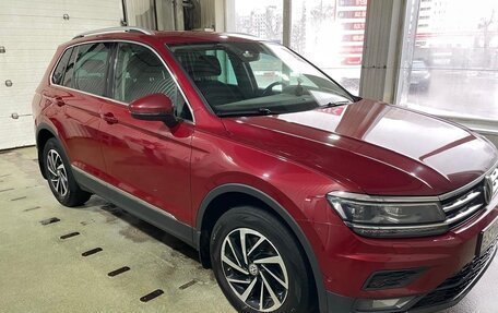 Volkswagen Tiguan II, 2018 год, 2 300 000 рублей, 3 фотография