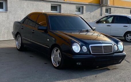 Mercedes-Benz E-Класс, 1997 год, 800 000 рублей, 4 фотография