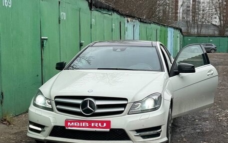 Mercedes-Benz C-Класс, 2011 год, 1 800 000 рублей, 2 фотография